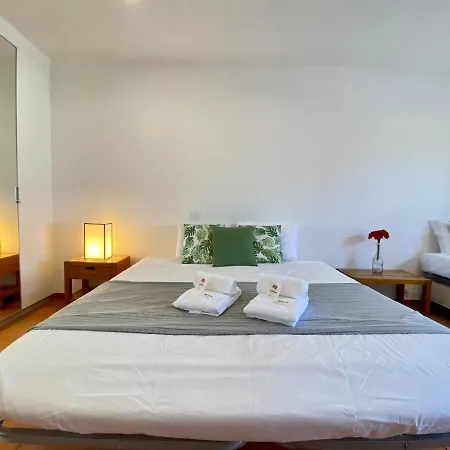 Апартаменти Skylight 1 With Pool By Homing *